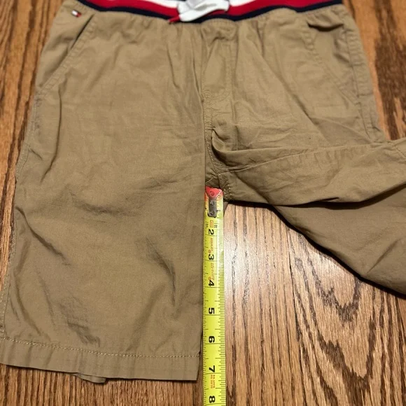 Boys Tommy Hilfiger tan shorts size medium 12/14 - Picture 2 of 5